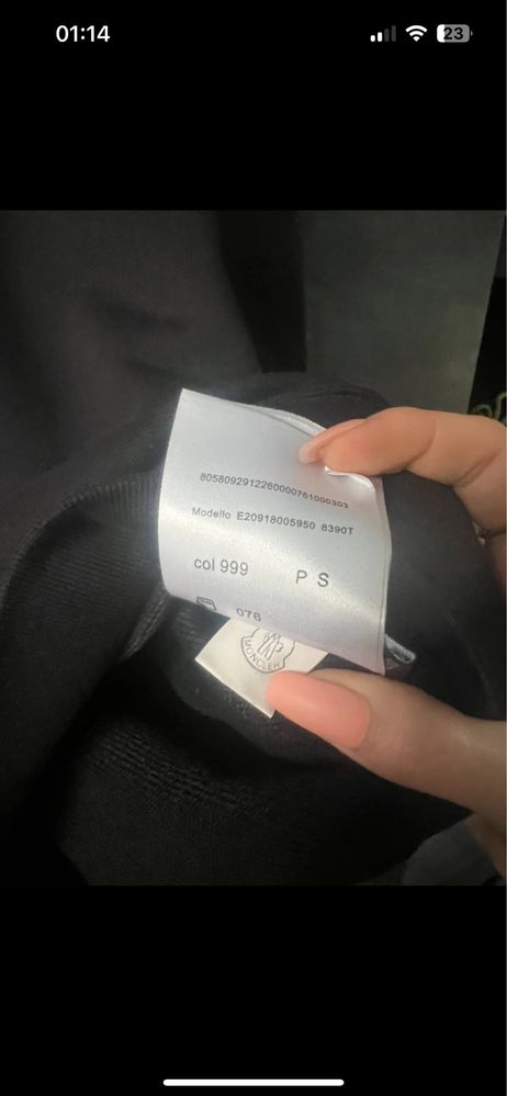 Czarna bluza moncler biale napisy unisex