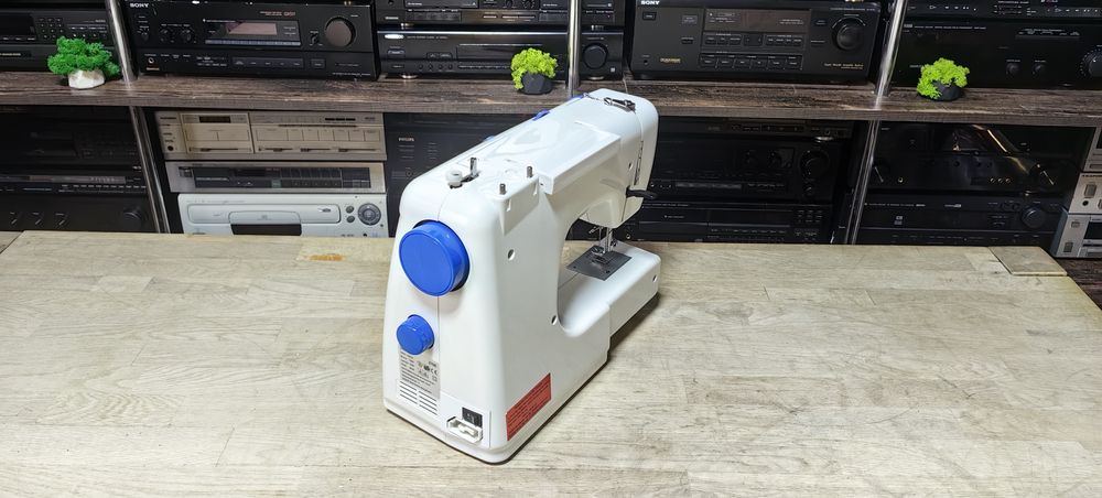 Швейна машинка Victoria 270E