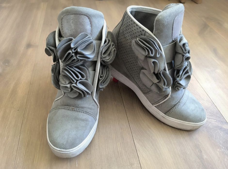 Buty na koturnie, trampki, sneakersy