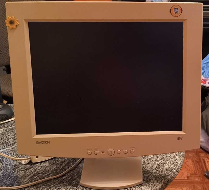 продам монитор SAMTRON 50V