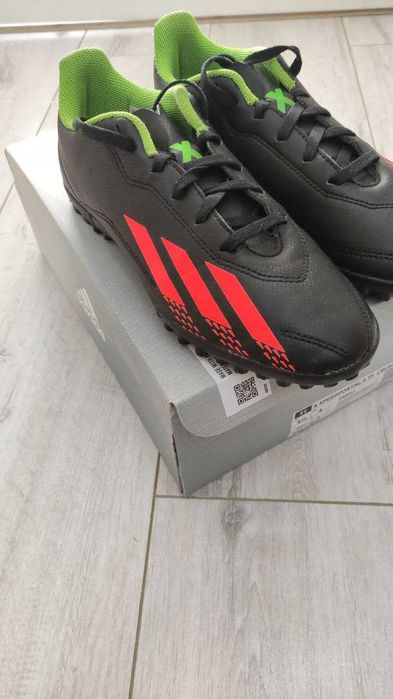 Кроссовки сороконожки Adidas 36 р.