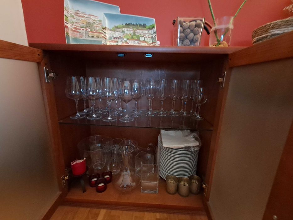 Aparador pinho tratado 2,10m bom estado