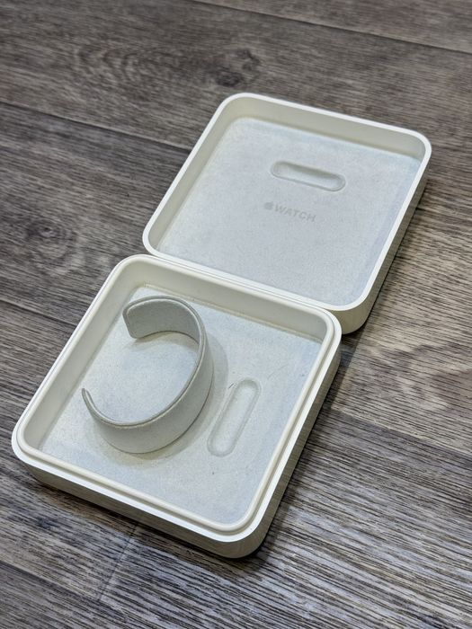 Оригінальна коробка від Apple Watch