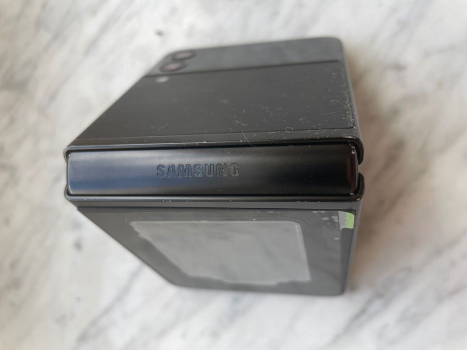 Samsung Galaxy Z Flip3