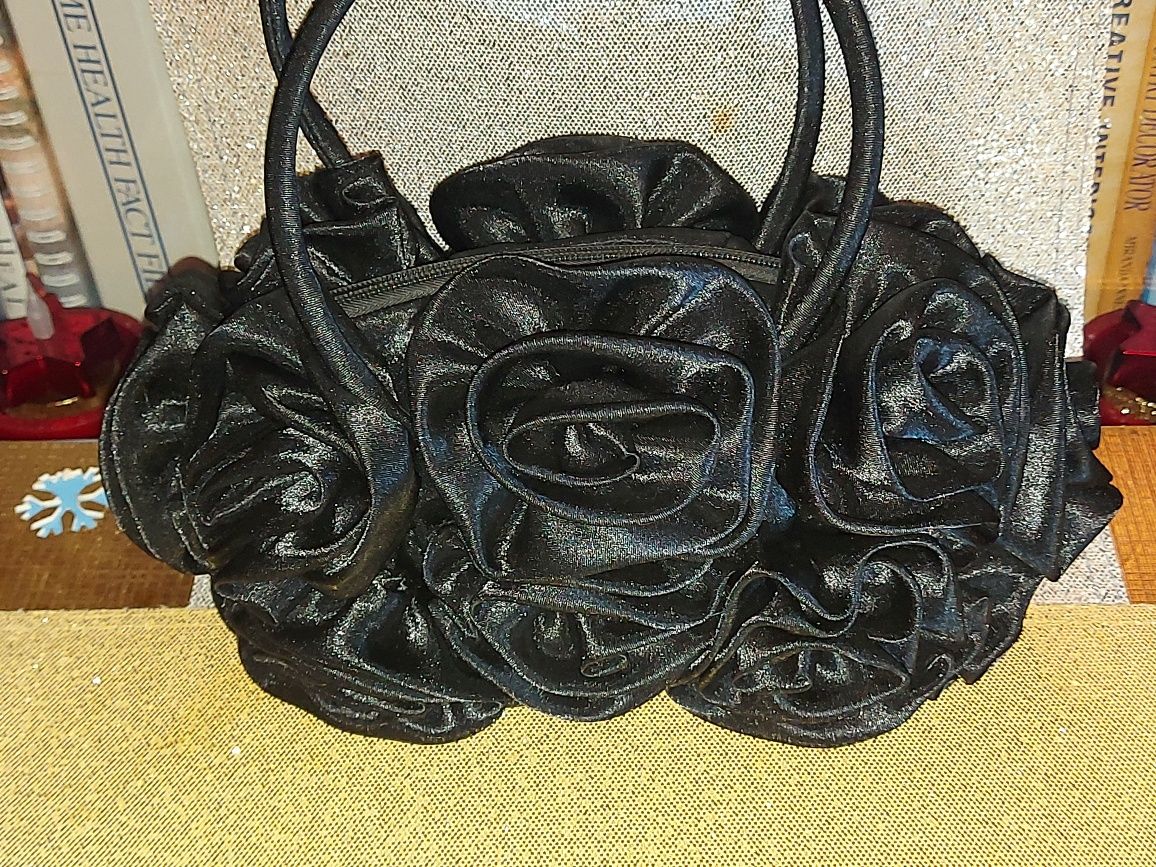 Śliczna unikatowa elegancka   torebka model Bouguet firmy Barratts UK