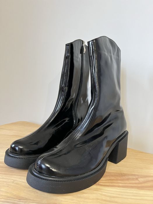 Лаковані зимові черевики