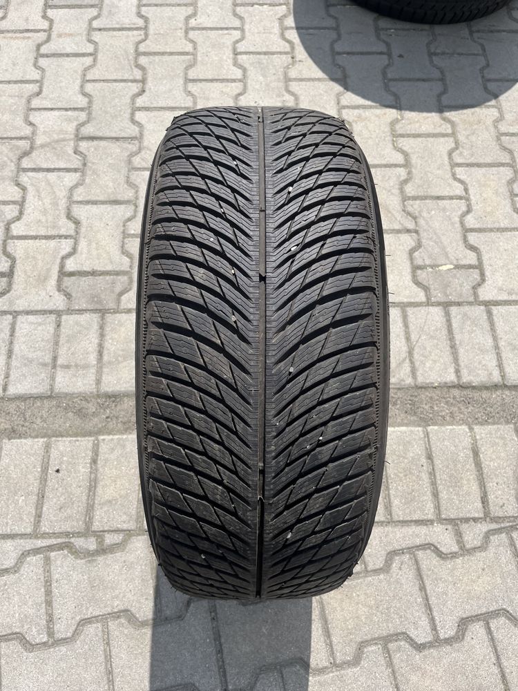 245/45/19 Michelin Pilot Alpin 5 AO 102V