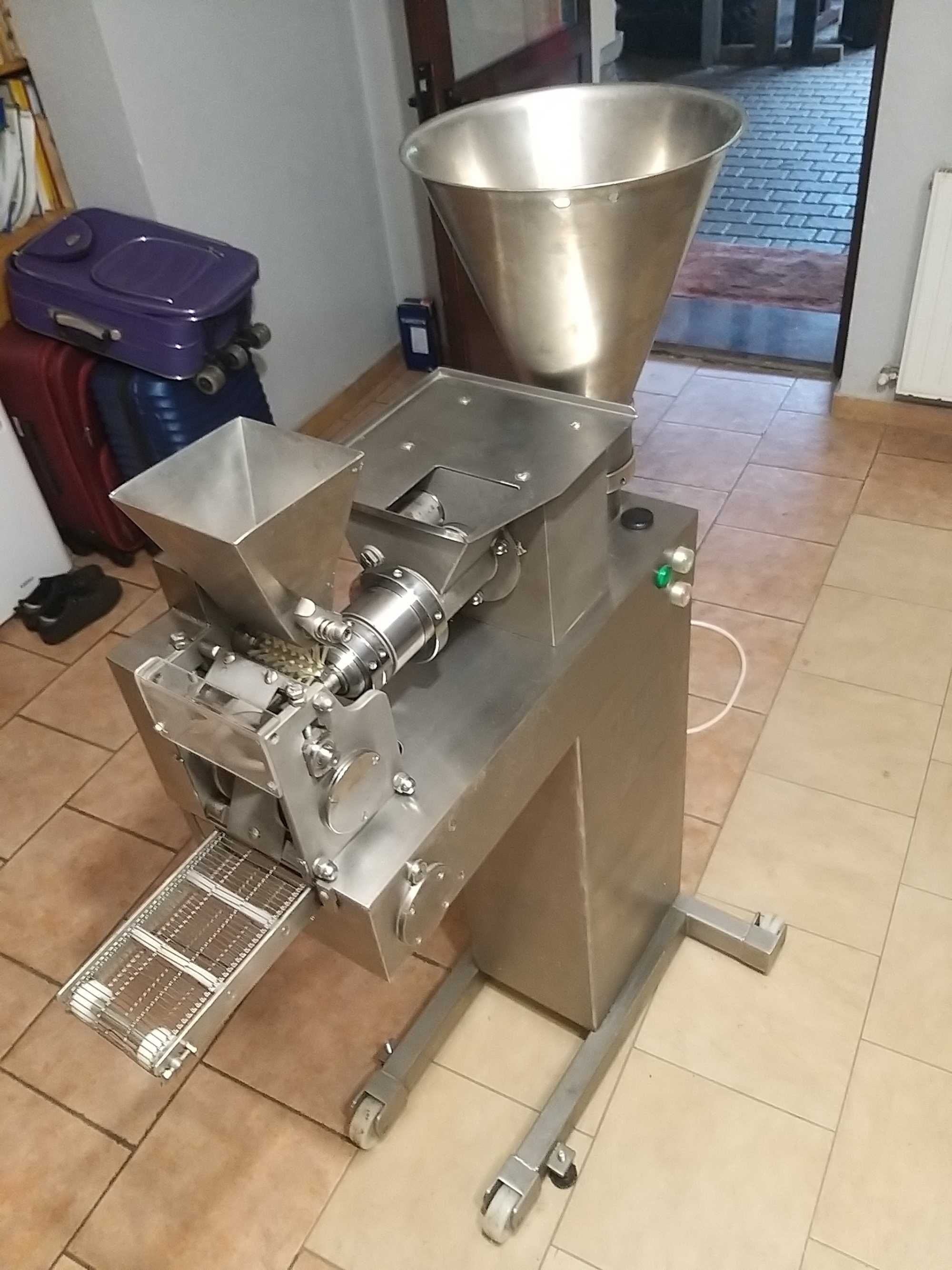 Maszyna do pierogów formierka,01MG5 pierogarka ze stołem do odbierania