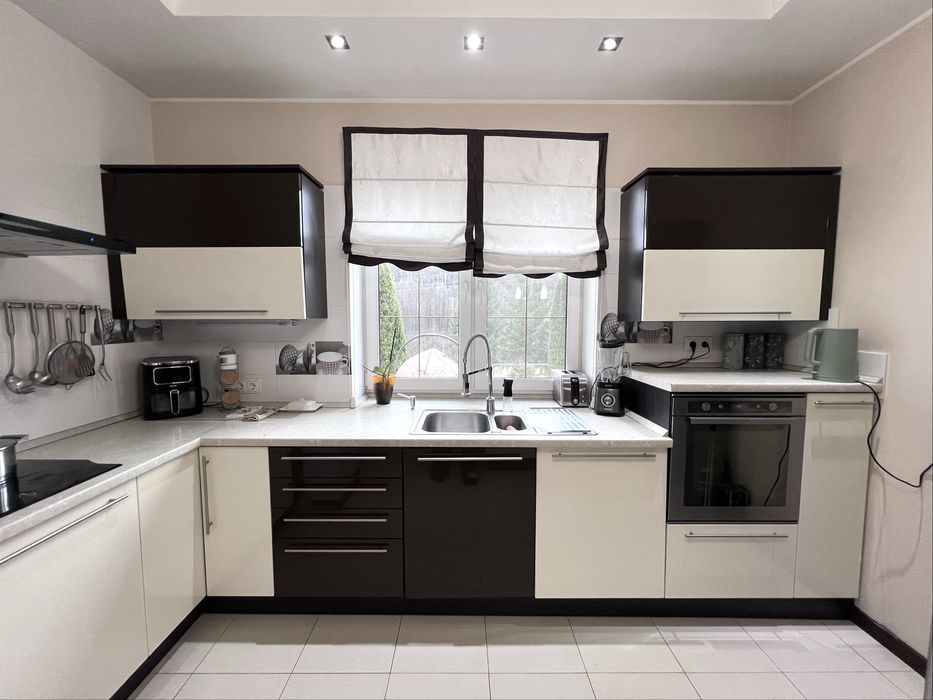 Продаж чудового будинку біля лісу