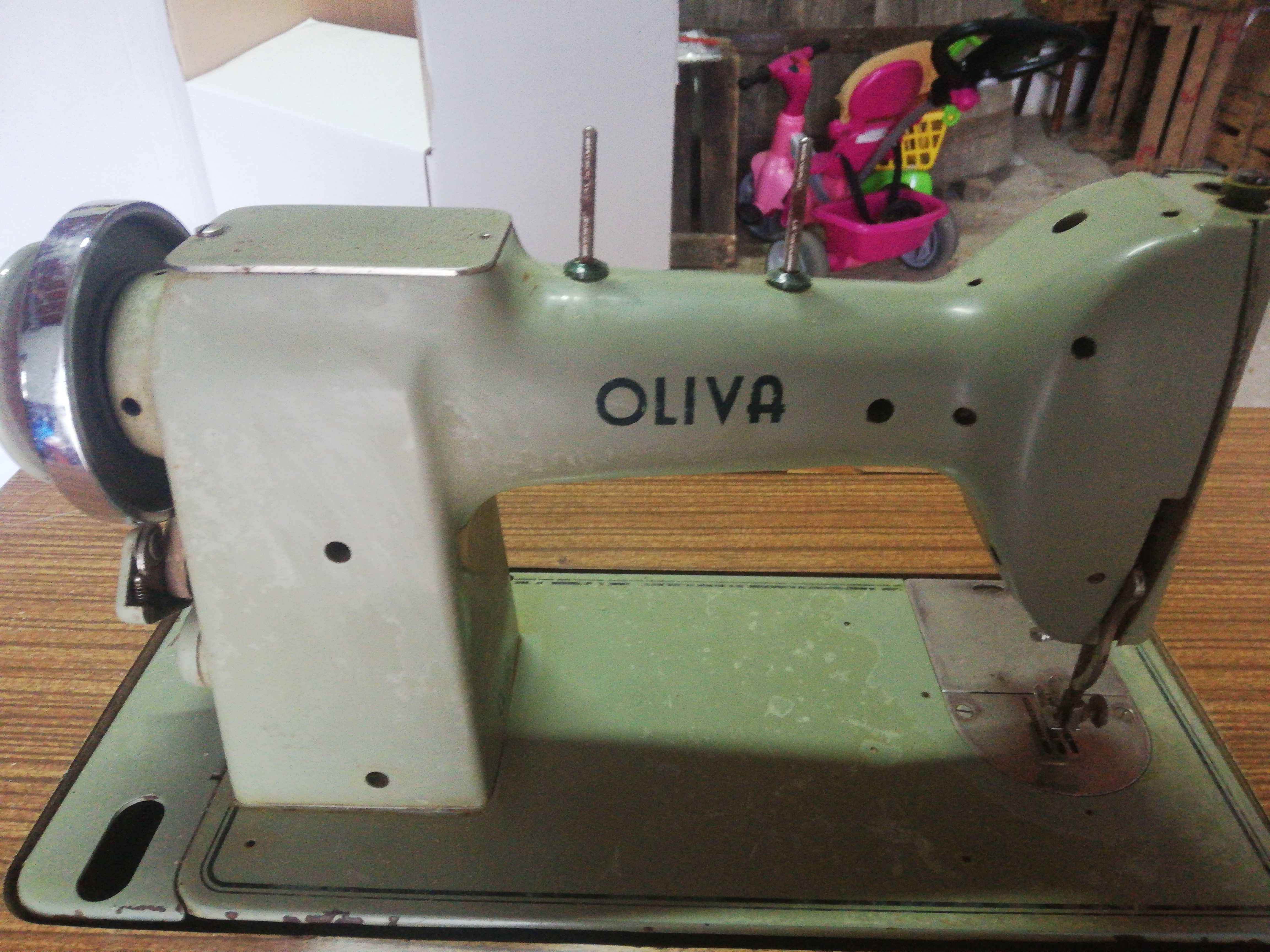 Vendo maquina costura Oliva CL45