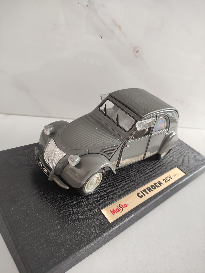 Model Citroen 2CV 1952 1:18 Pudełko Podstawka Tchibo Edition Klasyk