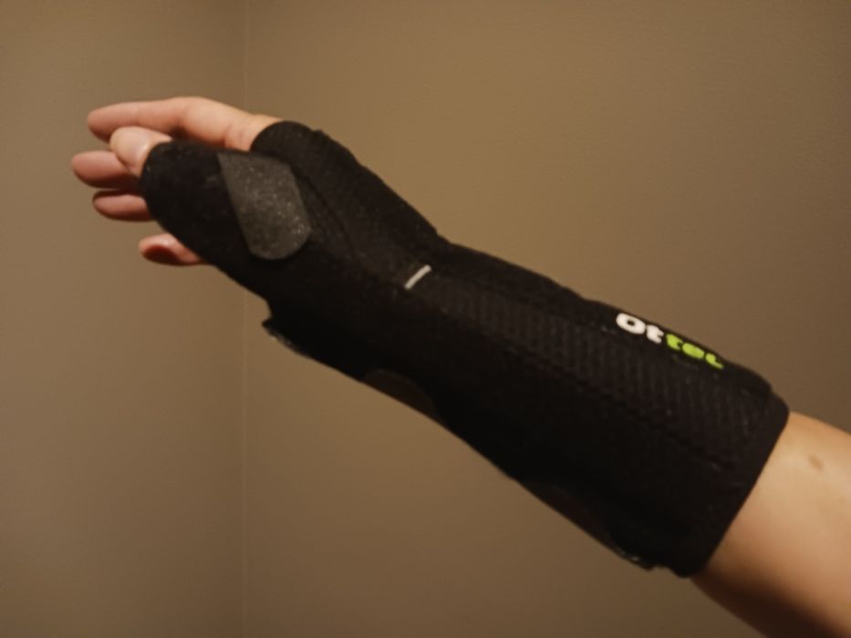 Tala imobilizadora com punho direito