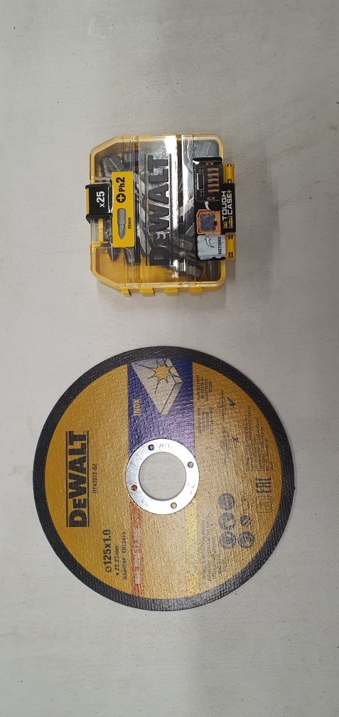 DEWALT DCH273N 3-funkcyjna Młotowiertarka 18V XR Gratis zestaw bitów