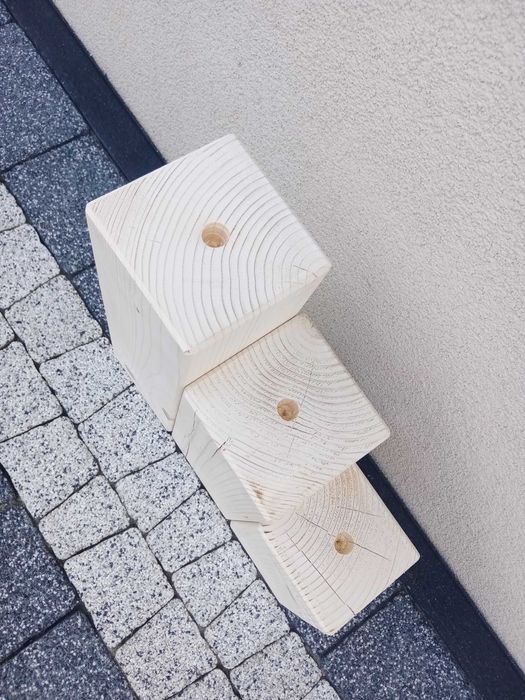 Zestaw lamp drewnianych do ogrodu