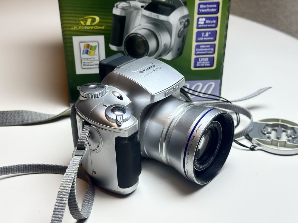 Fujifilm Finepix S3000 aparat cyfrowy, vintage analog look y2k