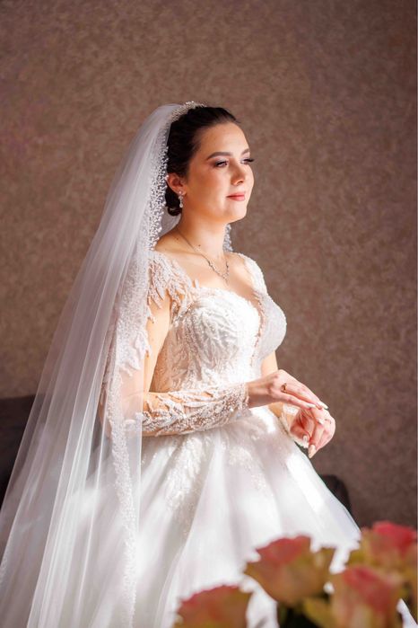 весільна сукня росшита бісером зі шлейфом