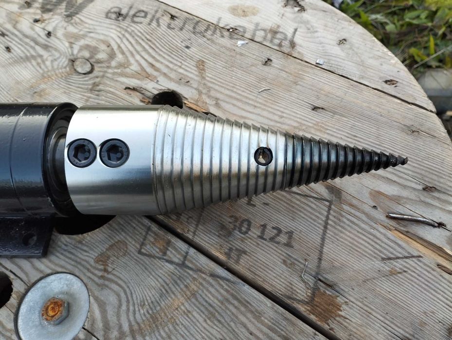 Łuparka świdrowa WOM do ciągnika / stożek 80mm