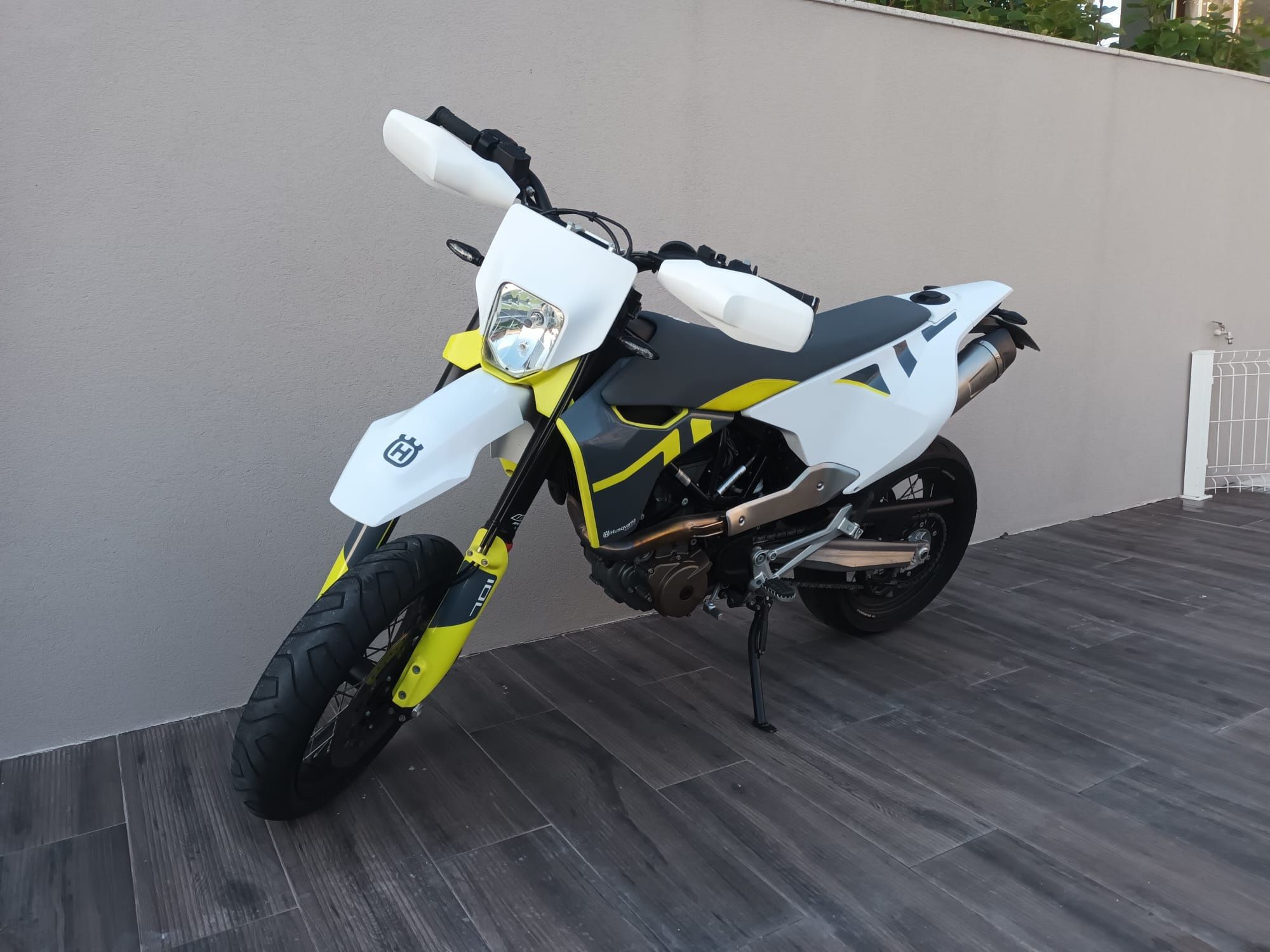 Husqvarna 701 supermoto