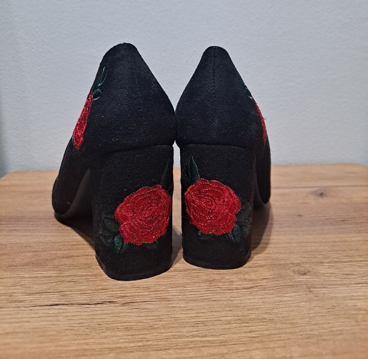 Obuwie damskie na słupku rozmiar 41