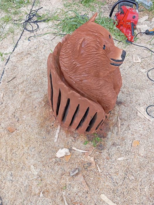 Rźeźba ogrodowa niedźwiedź