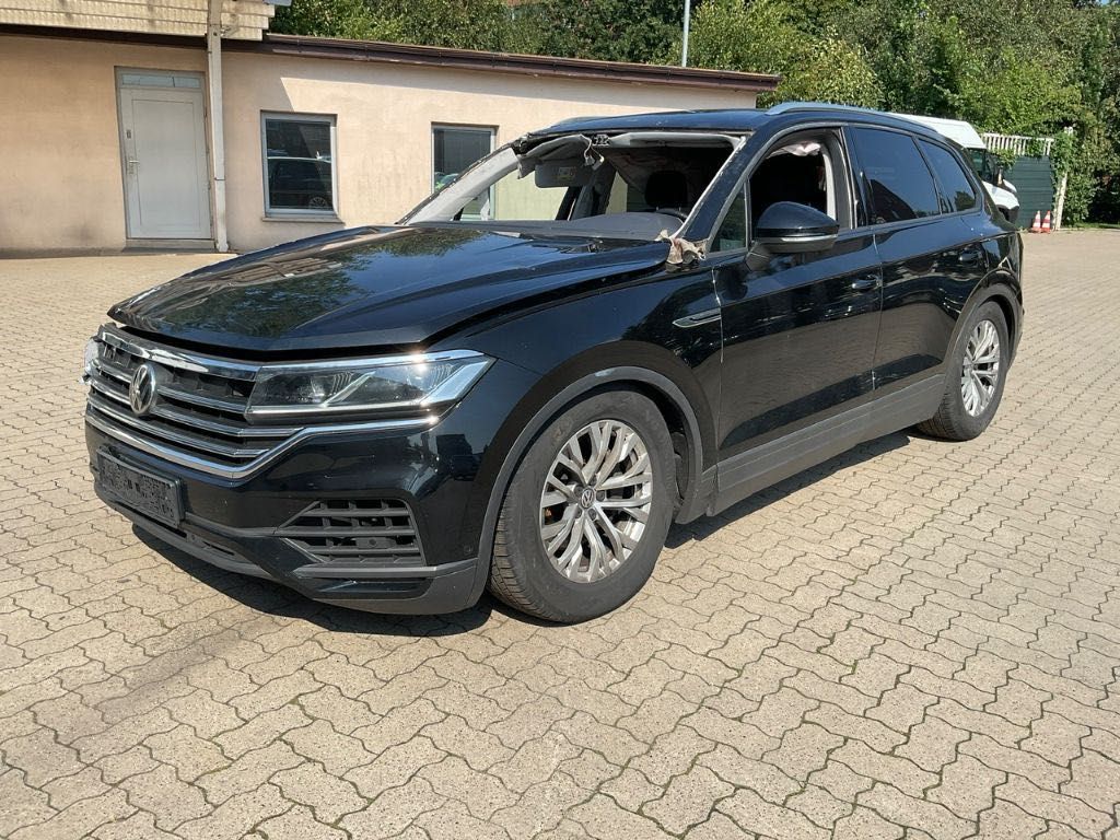 Бампер VW Touareg 7LA 7P5 CR7 решітка бампера та ін. запчастини VW