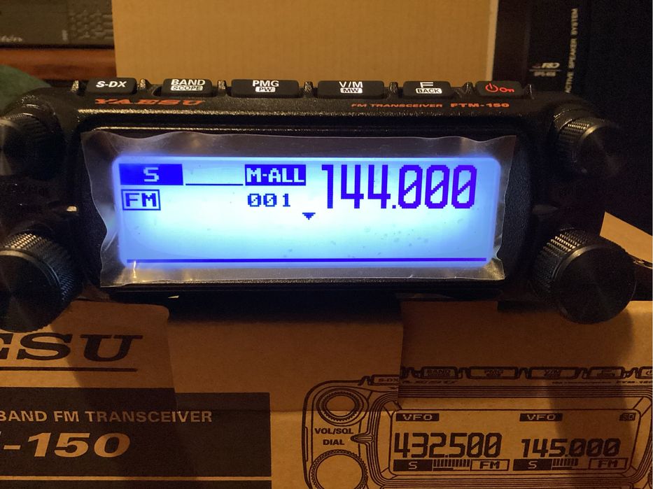 Продам сучасну дводіапазонну УКХ-радіостанцію YAESU  FTM-150Е ASP.