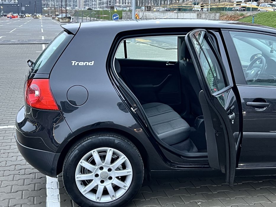 VW Golf 5 1.6 FSI, автомат, бензин - 198 000 км