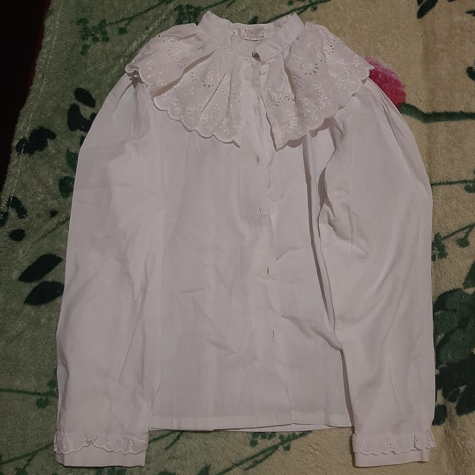 Продам белую школьную блузку
