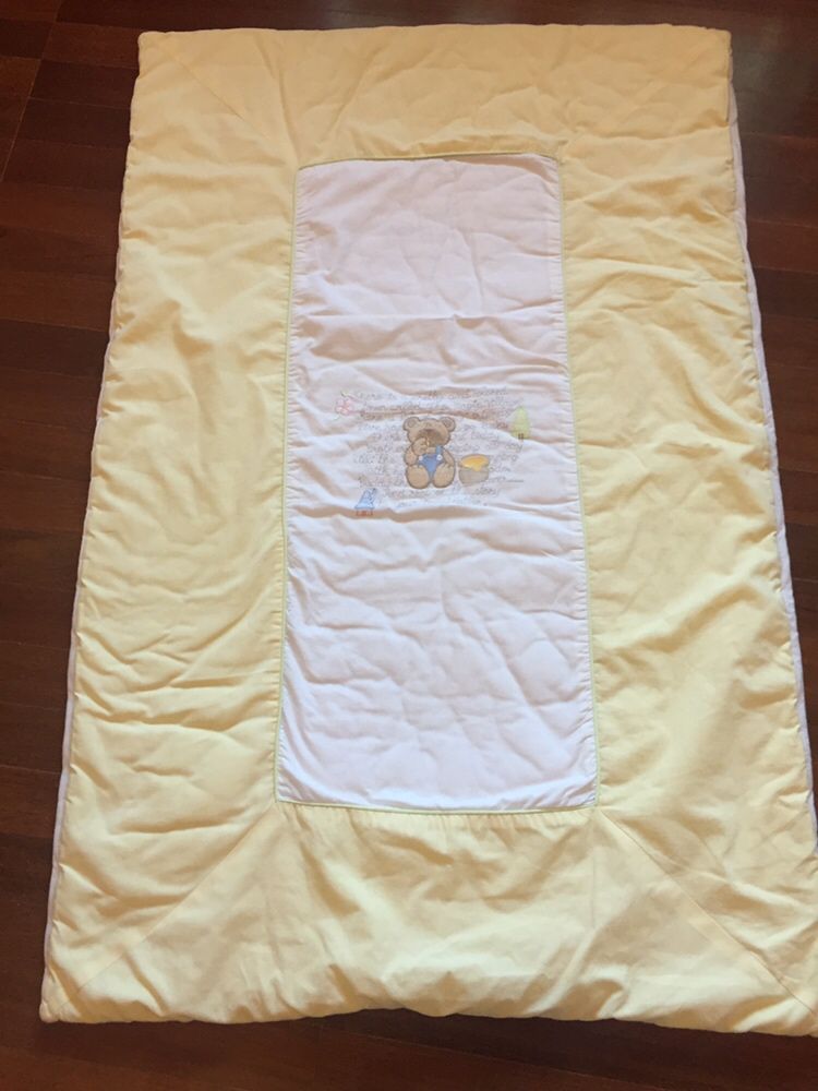 Edredao / Colcha almofadada para berço / cama bébé