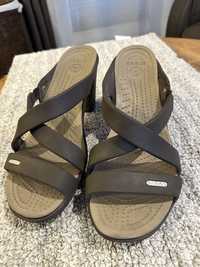 Crocs klapki W 10