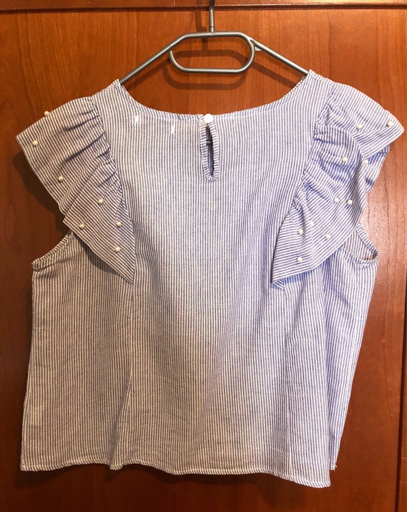 Blusa às riscas azul e branco