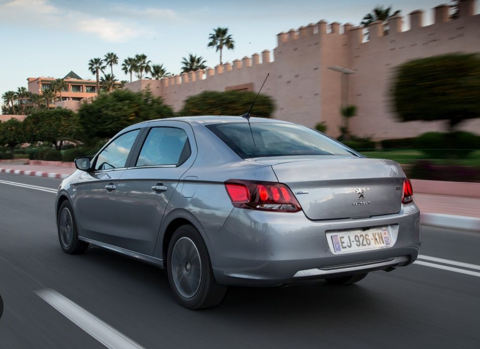 Разборка Пежо Peugeot 301 балка цапфа торпедо замок стекло капот рычаг