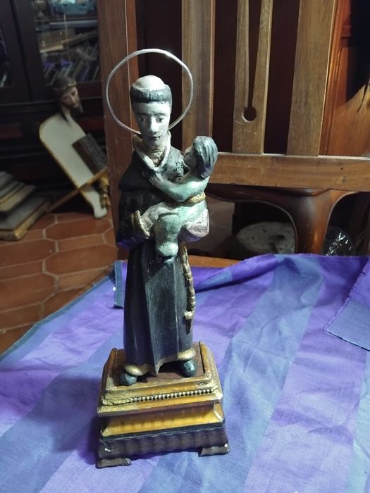 Santo António em madeira policromada