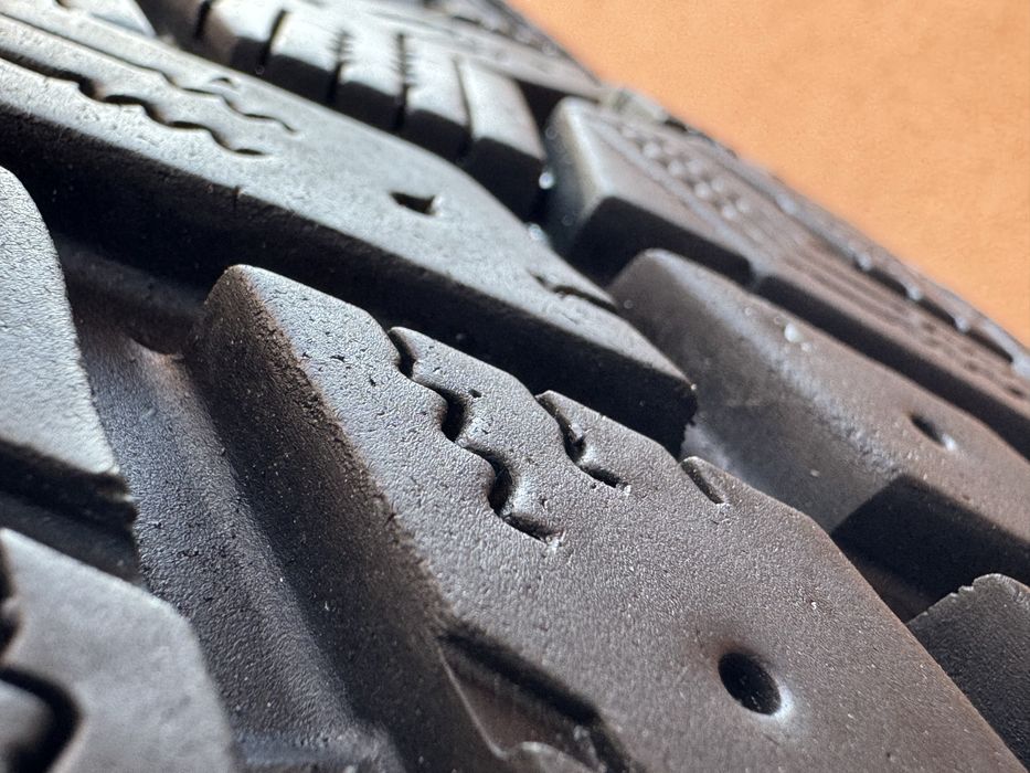 215 65 15 Hankook в новом состоянии  зимняя резина 215/65 R15 зима