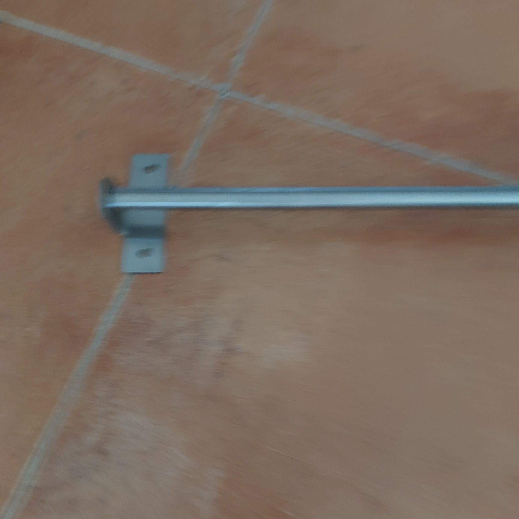 Varão     em aço inox aplicavel em moveis ou parede