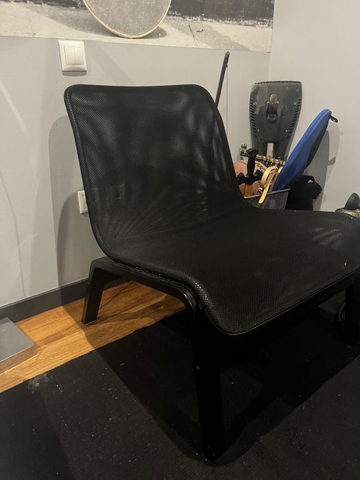 Cadeirão de madeira e rede