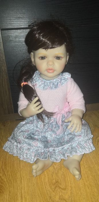 Piękna realistyczna lalka dziewczynka duża długie włosy rzęsy  53 cm