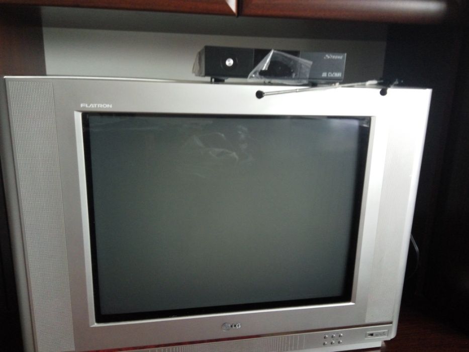 Телевизор LG плоский экран с приставкой Т-2