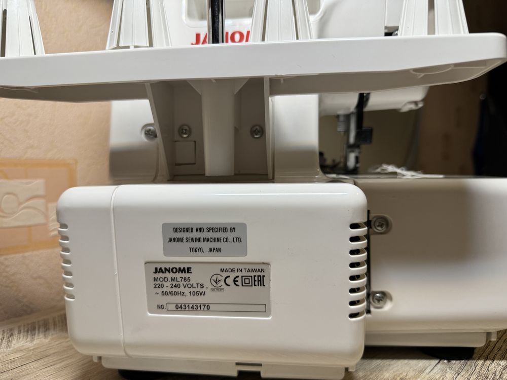 Оверлок Janome ML 785 (в подарунок текстуровані нитки)