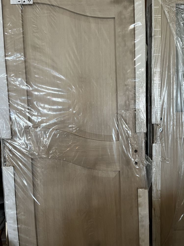 Drzwi firmy DRE pełne drewno 80 cm