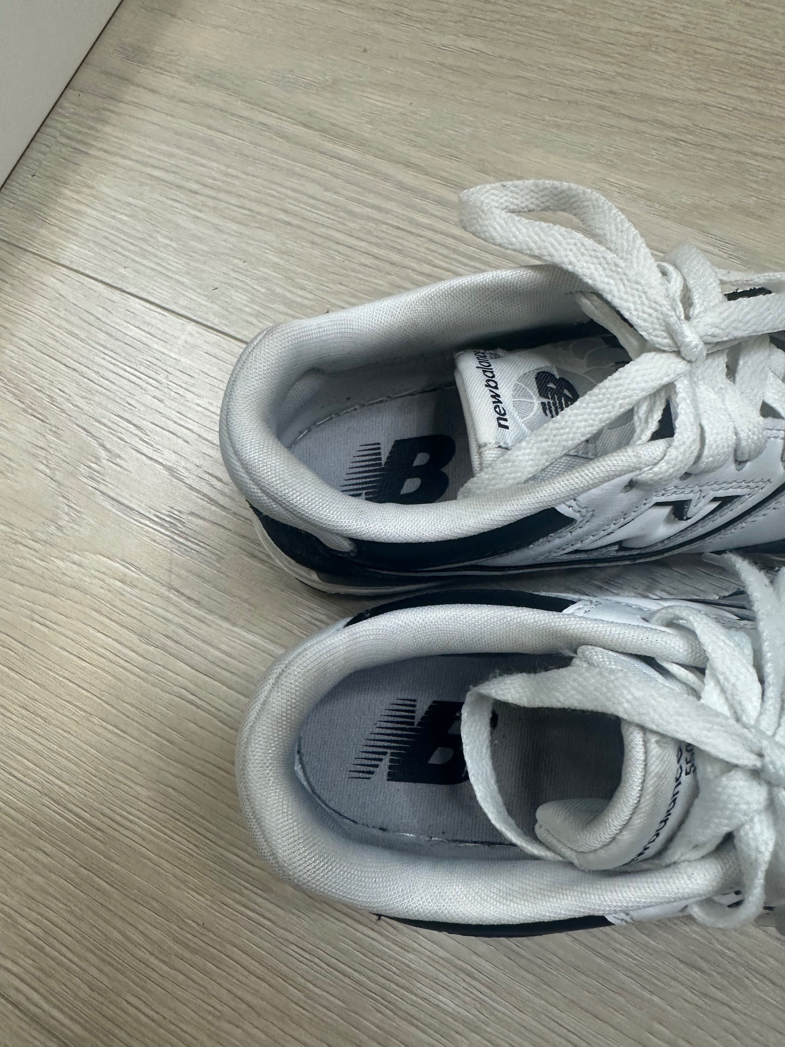 New Balance 550 pretas e brancas