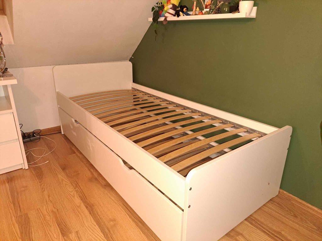 Białe łóżko Ikea szer 90 dł 200