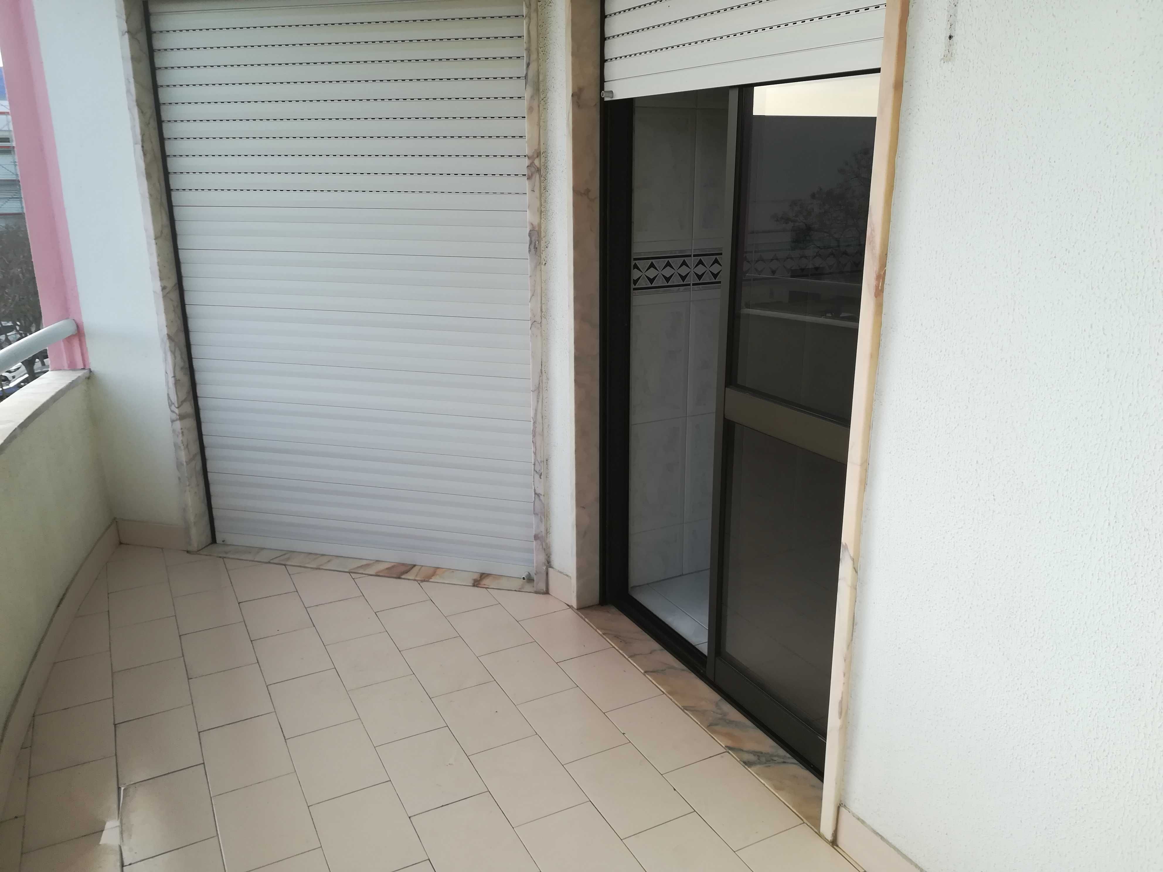 Apartamento junto praia com garagem