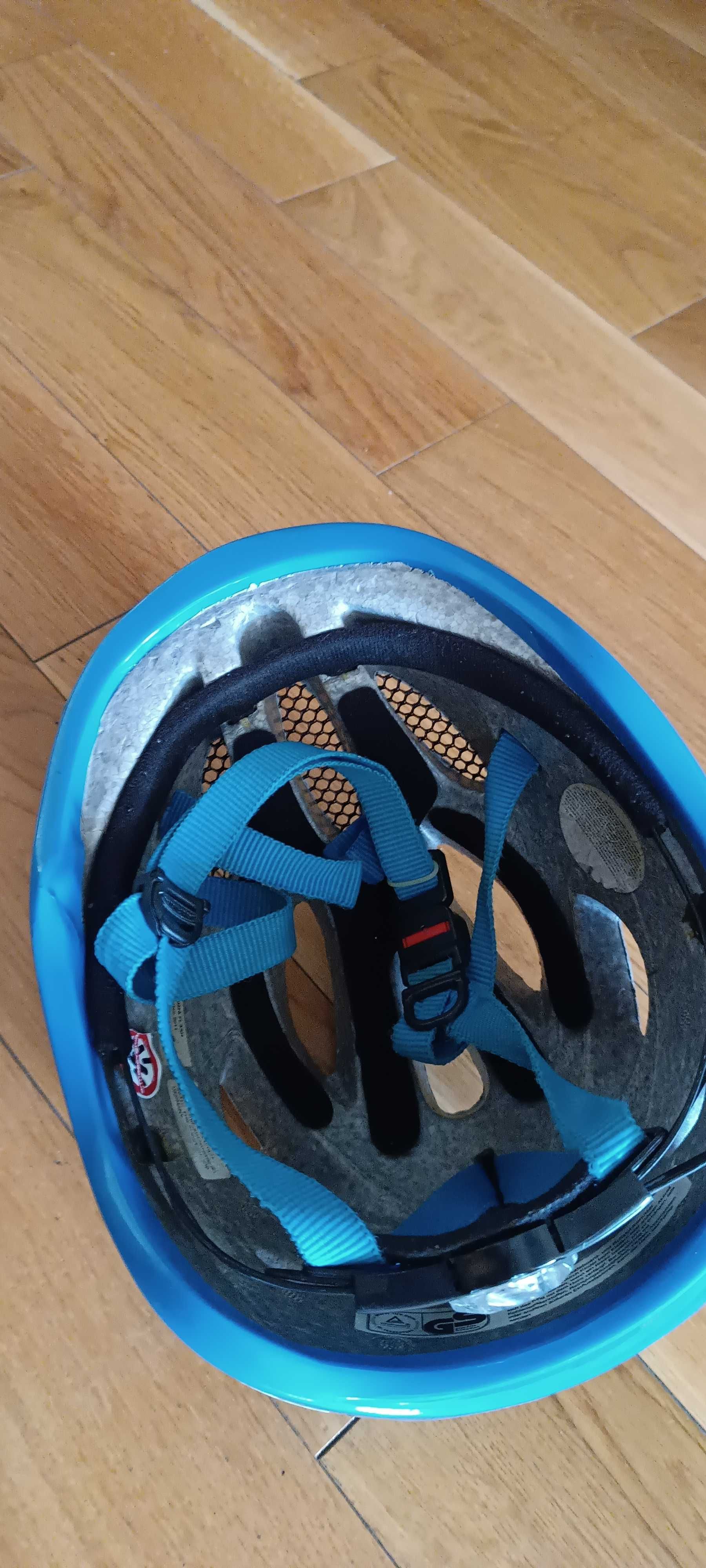 Kask rowerowy dziecięcy.