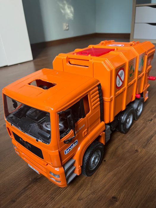 Sprzedam śmieciarkę Brudera