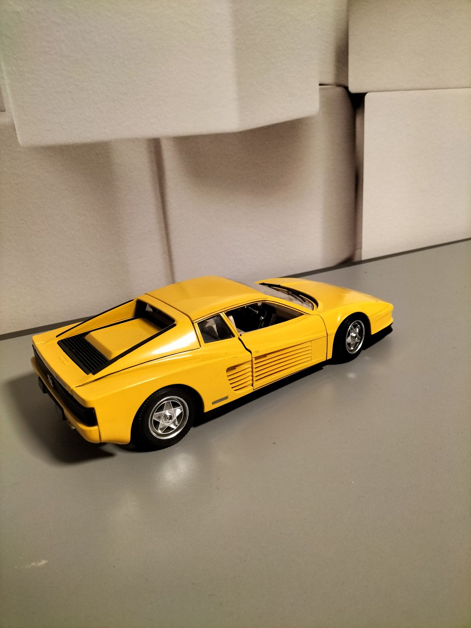 Ferrari Testarossa Model okazja