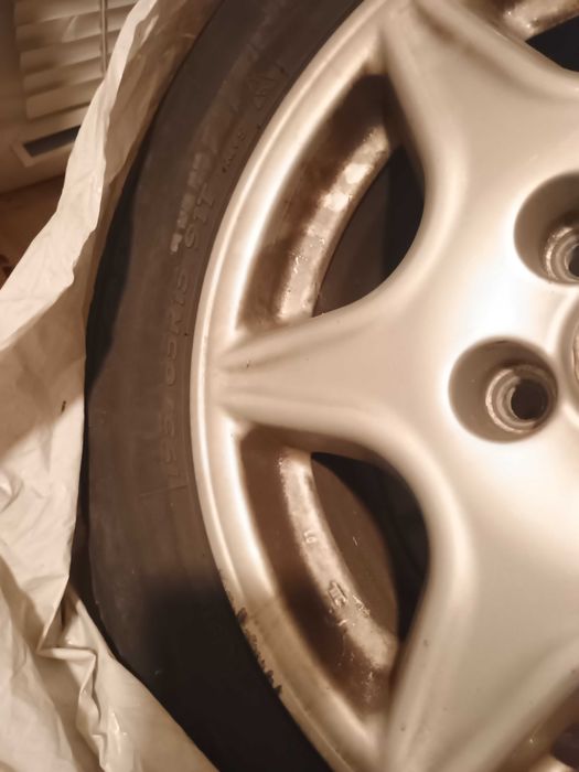 4 koła na felgach aluminiowych 15" Seat LEON z 2018r. opony zimowe