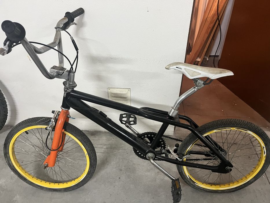 BMX restaurada com pouco usu