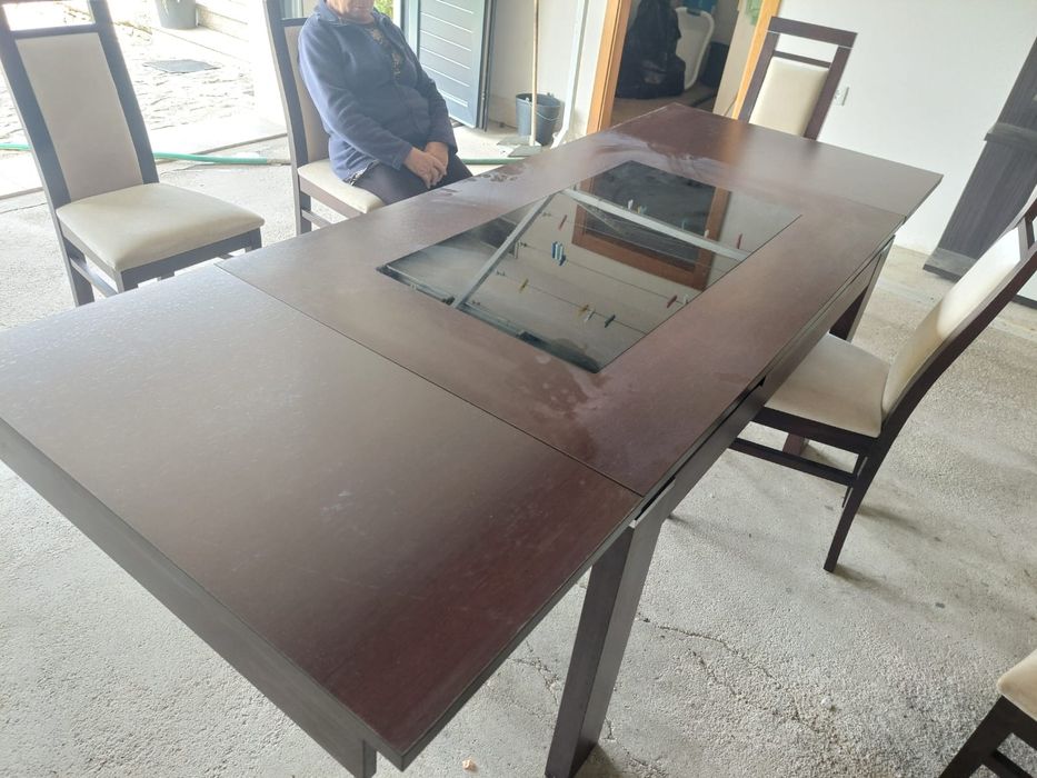 Vendo mesa de sala/ 6 cadeiras