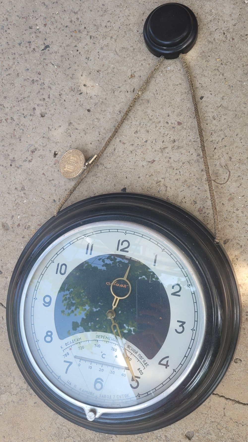 Часы с барометром